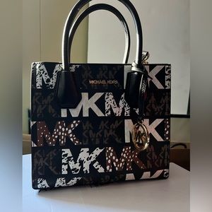 Michael Kors Mercer MD Messenger Crossbody